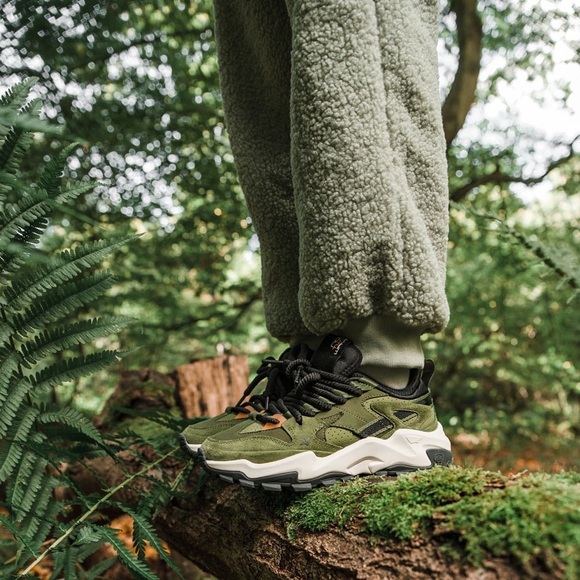 NoTwoWays Kaki Sneakers - Picture 1 of 10